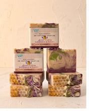 (SOLO QUEDA 1) Willow &amp; Wisteria ~ Jabón natural elaborado a mano en frío