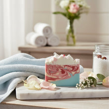 Candy Cane Lane ~ Jabón en barra de leche de cabra elaborado a mano y procesado en frío