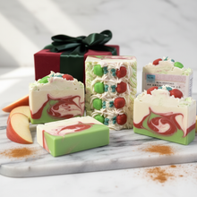 Jabón natural elaborado a mano en frío con diamantes rosas y perlas negras