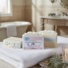 (2 extremos cortados a la IZQUIERDA) Suéter de invierno ~ Jabón en barra de leche de cabra elaborado a mano con proceso en frío