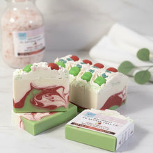 Jabón natural elaborado a mano en frío con diamantes rosas y perlas negras