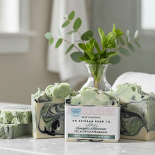 Jabón artesanal de eucalipto y menta verde elaborado en frío